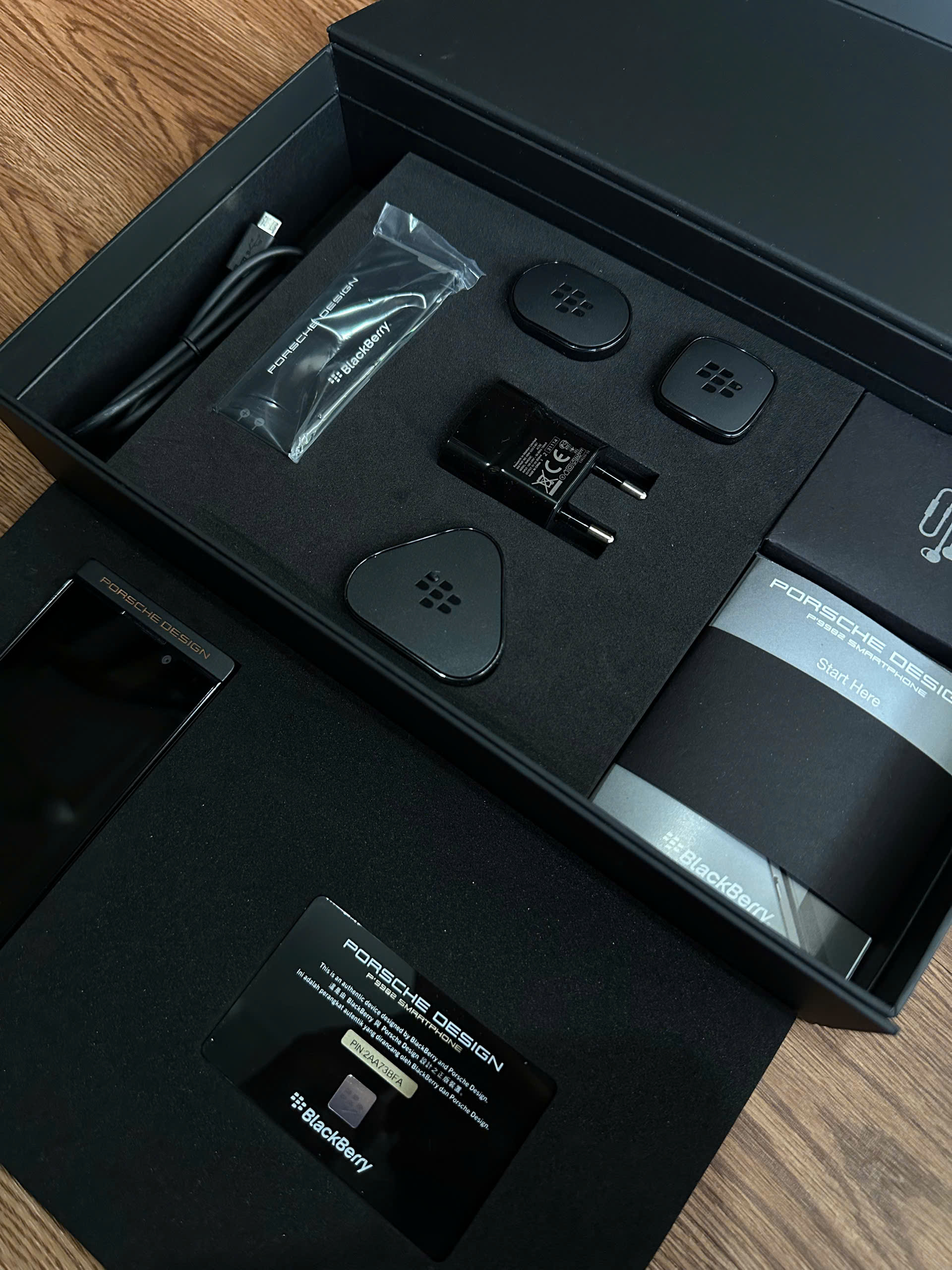 Điện Thoại BlackBerry Porsche Design P'9982